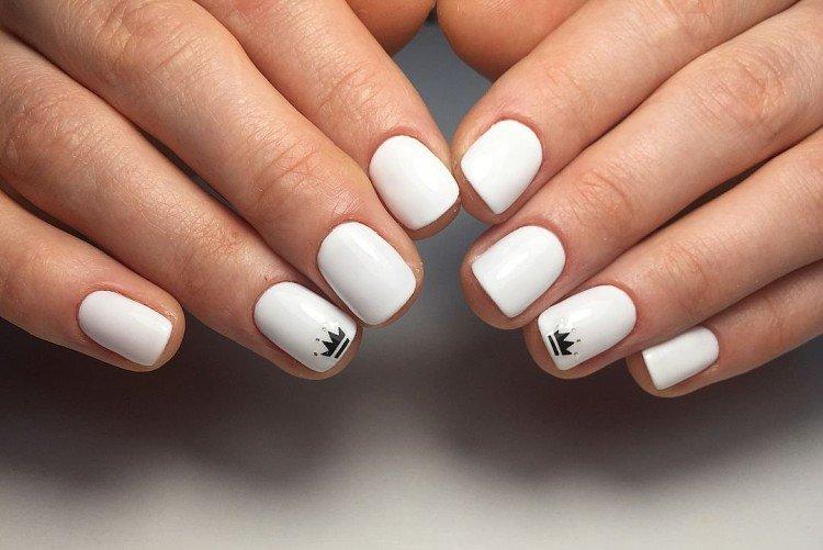 Minimalisme laconique - Manucure à l'école pour ongles courts