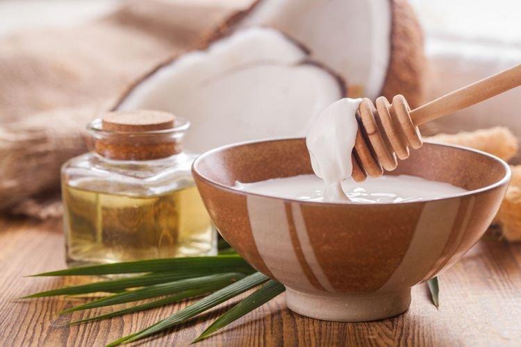 Masque capillaire à l'huile de coco et au yaourt