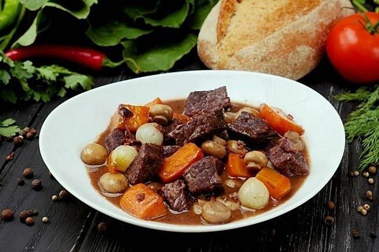 Boeuf bourguignon - plats chauds pour le nouvel an 2021