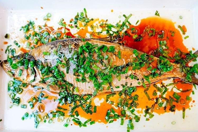 Poisson vapeur sauce soja et gingembre - plats chauds pour le nouvel an 2021