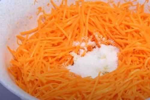 Carottes coréennes maison - une recette classique étape par étape