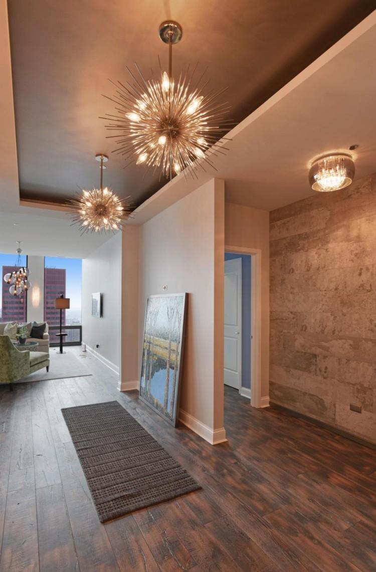 Plafonds tendus en satin dans le couloir