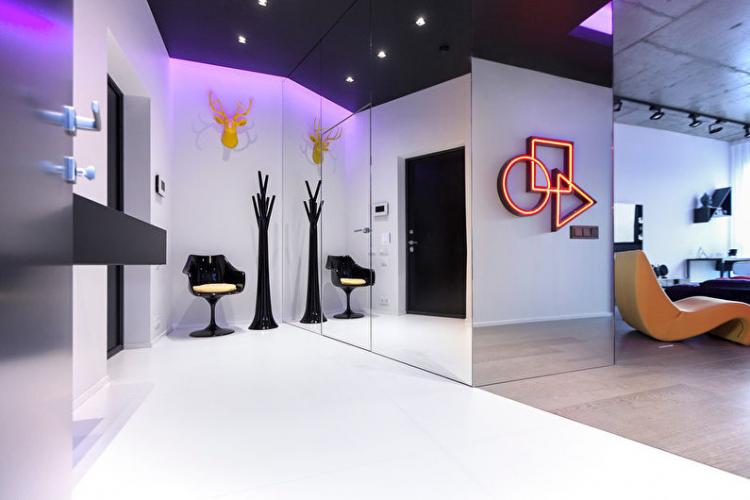 Plafonds tendus à l'intérieur du couloir - photo