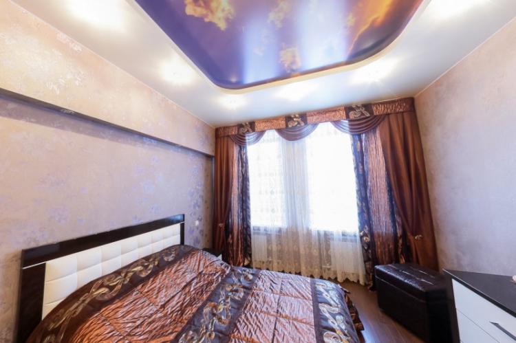 Plafonds tendus avec impression photo dans la chambre