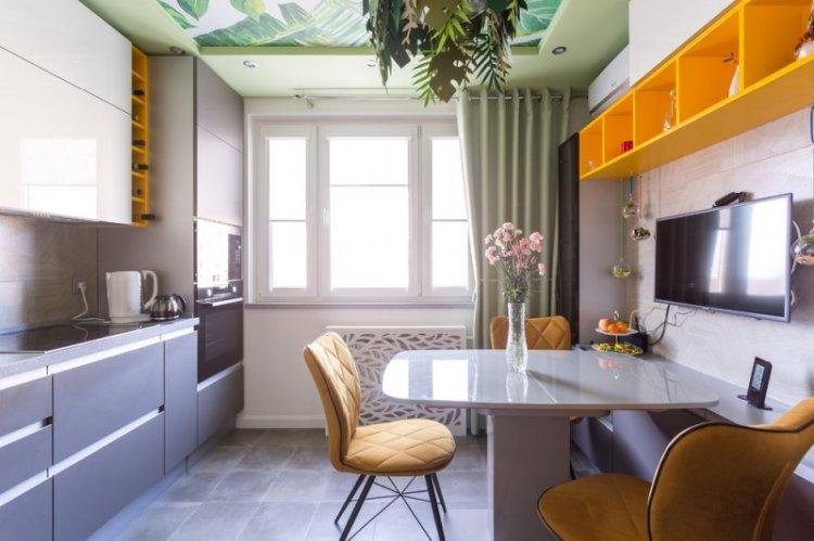 Plafond tendu dans une petite cuisine