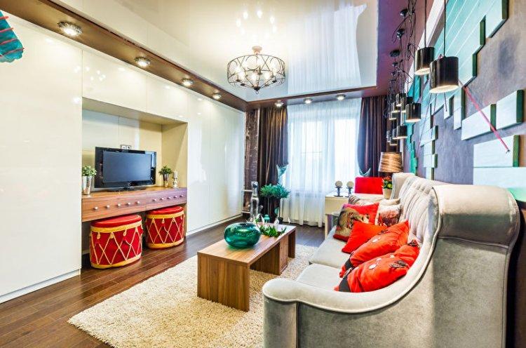 Plafond tendu dans un petit salon (hall)