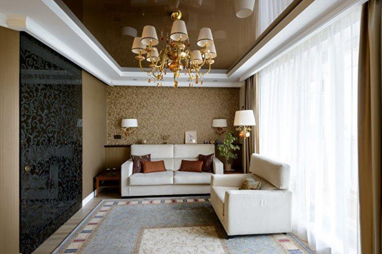 Plafonds tendus à deux niveaux dans le hall (salon)