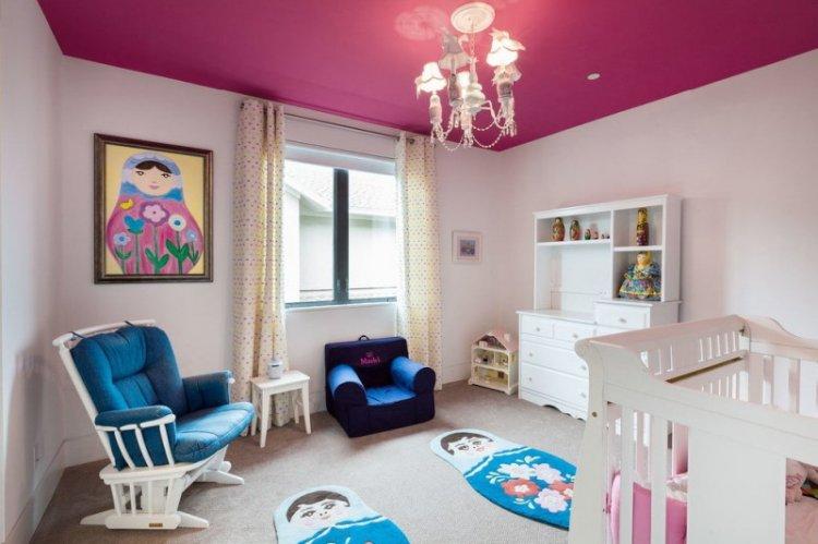 Plafond tendu dans une petite chambre d'enfants