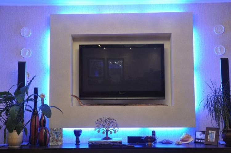 Illumination d'une niche en plaques de plâtre pour un téléviseur