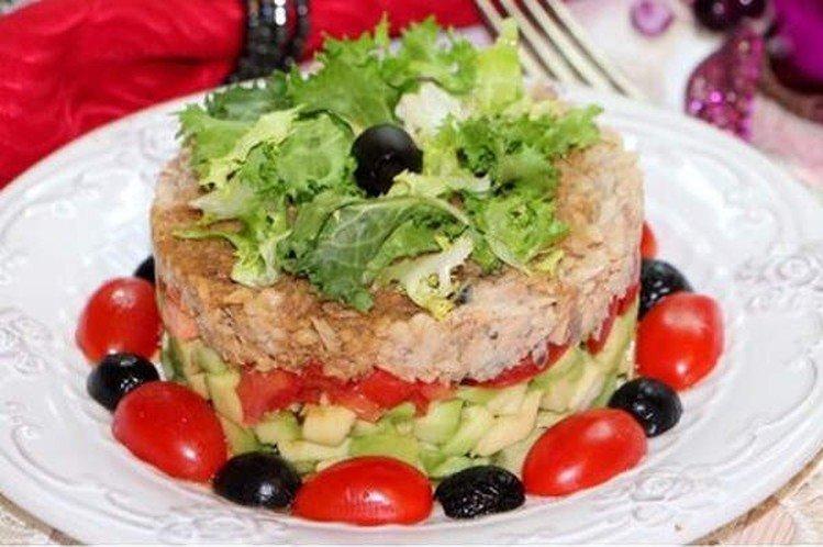 Salade au saumon rose et avocat - Recettes de salades du Nouvel An sans mayonnaise