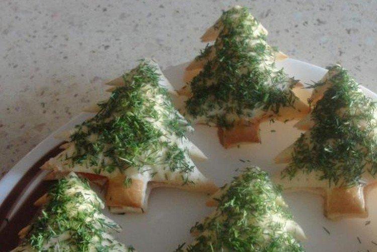 Sapins de Noël soufflés au fromage cottage - Recettes de collations du Nouvel An
