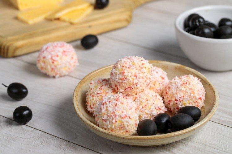 Boules de bâtonnets de crabe - Recettes de collations de Noël