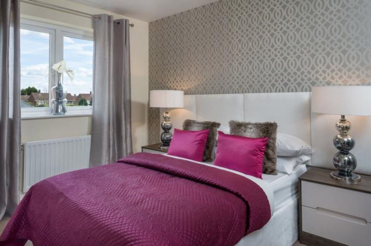 Comment choisir le papier peint pour une petite chambre