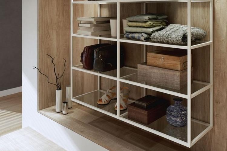 Étagère à chaussures à faire soi-même dans le couloir à partir d'un profilé métallique