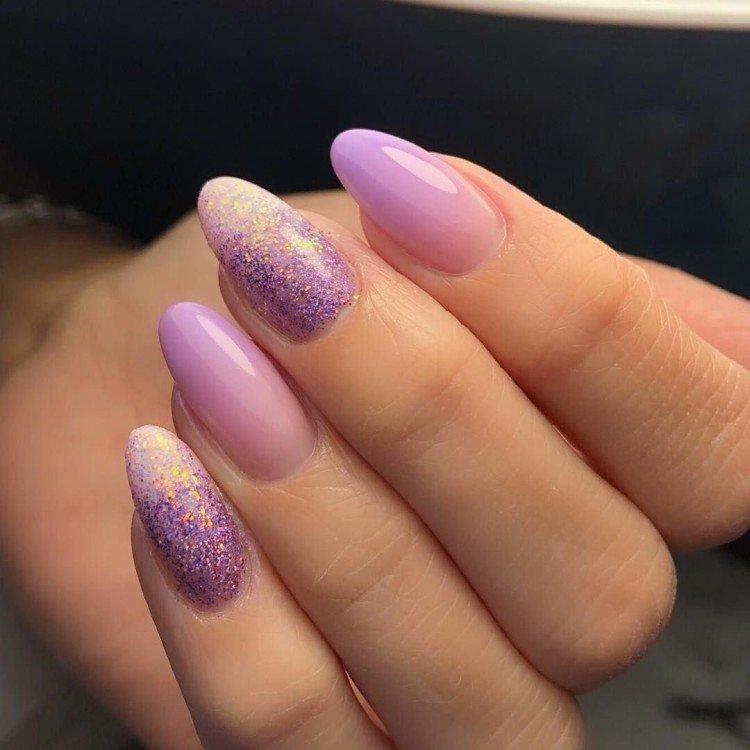 Ombre sur les ongles avec des paillettes - photo