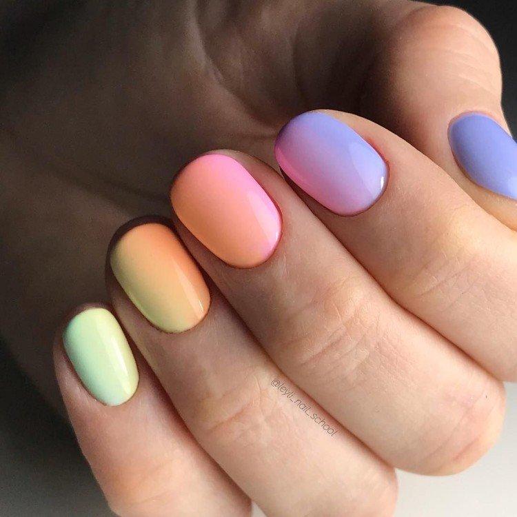 Ombre sur les ongles courts - photo