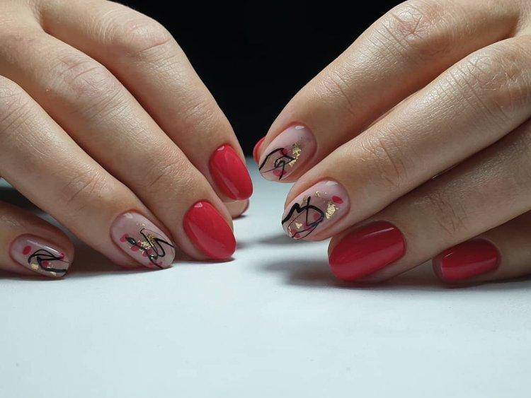 Manucure rouge d'automne 2020 - photo