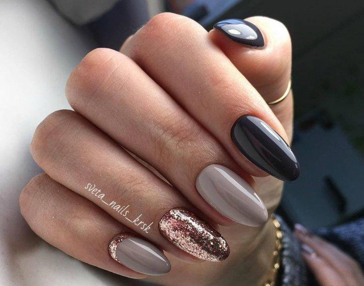 Manucure d'automne 2020 avec des paillettes - photo