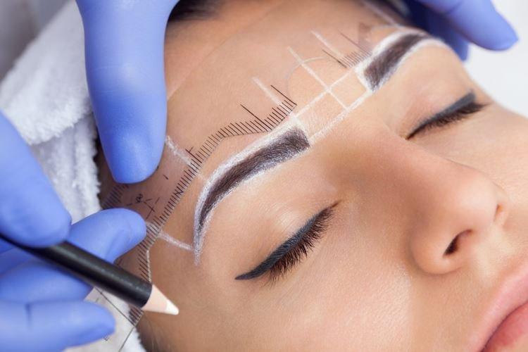 Sélection de la forme des sourcils - Maquillage permanent des sourcils