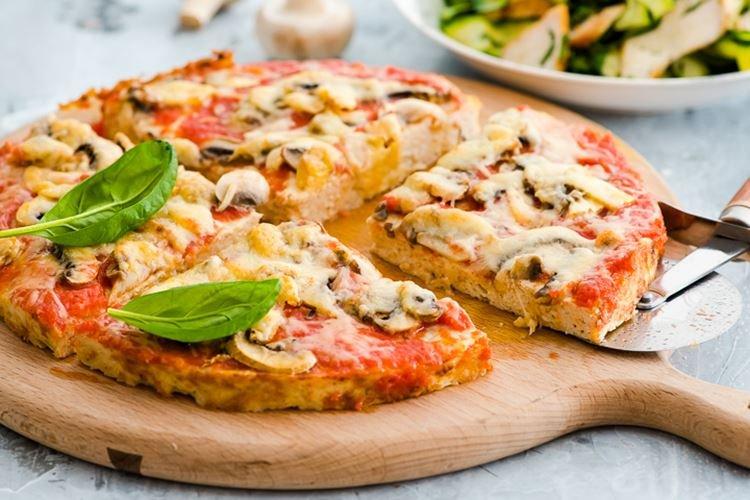 Pizza au poulet - Recette de pizza au four à la maison