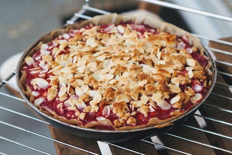 Tarte à la crème sure aux cerises et aux amandes - recettes