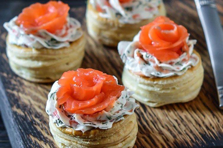 Pâtes feuilletées aux pommes de terre, champignons et fromage - recettes