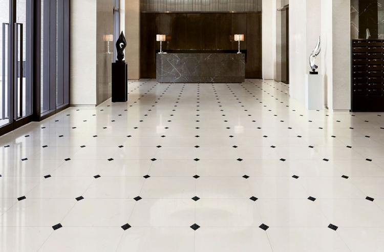 Texture satinée - Carrelage de couloir