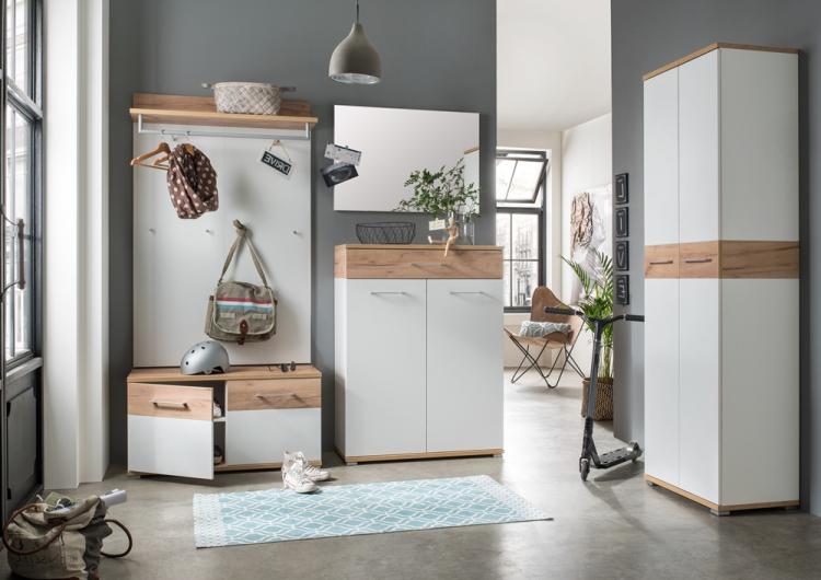 Carrelage dans le couloir - photo