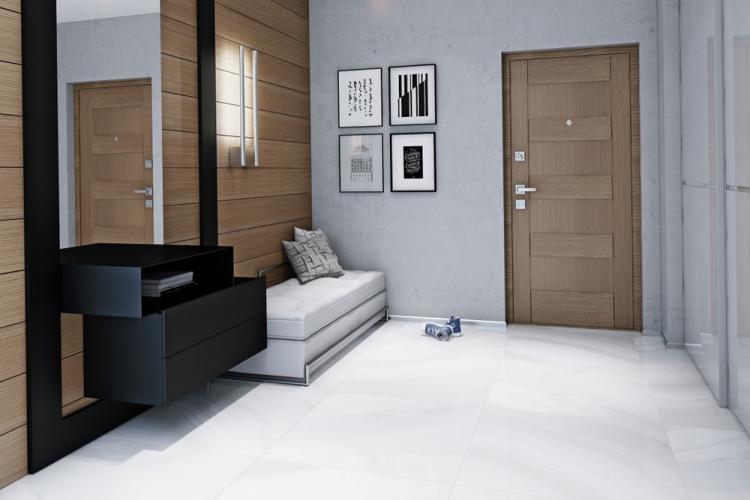 Carrelage dans le couloir - photo