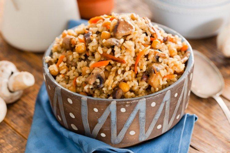 Porc pilaf aux champignons et pignons de pin - recettes