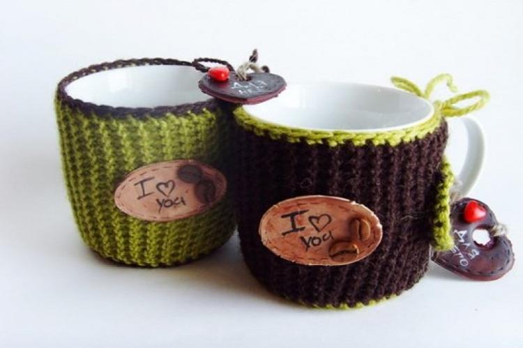 Couvre-gobelets au crochet - Idées de cadeaux d'anniversaire à faire soi-même