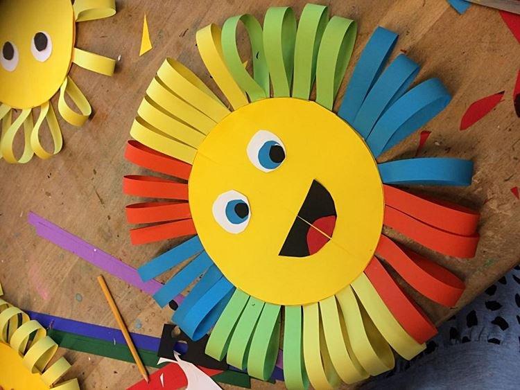 Artisanat en papier coloré pour les enfants de leurs propres mains - photo