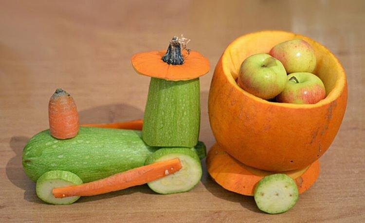 Locomotive à vapeur de courgettes - L'artisanat des légumes à l'école