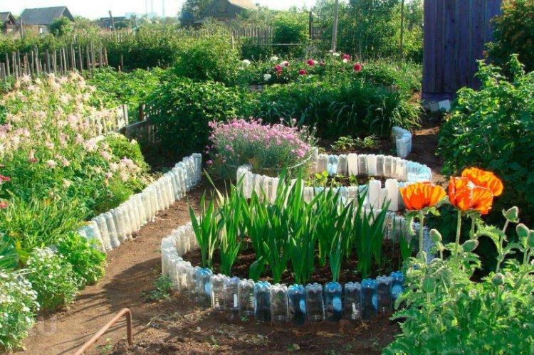 Décoration de parterre de fleurs - Bricolage à partir de bouteilles en plastique