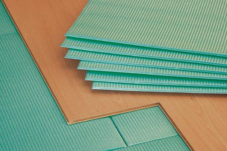 Sous-couche en stratifié de polystyrène expansé