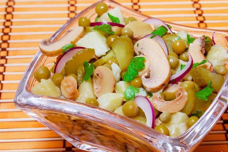 Salade de pommes de terre maigres aux champignons - recettes