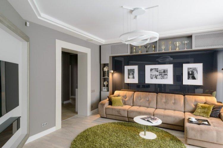 Plafond en plaques de plâtre dans un petit salon (hall)