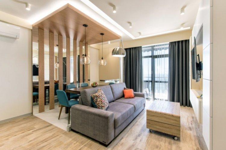 Plafonds en plaques de plâtre éclairés dans le hall (salon)