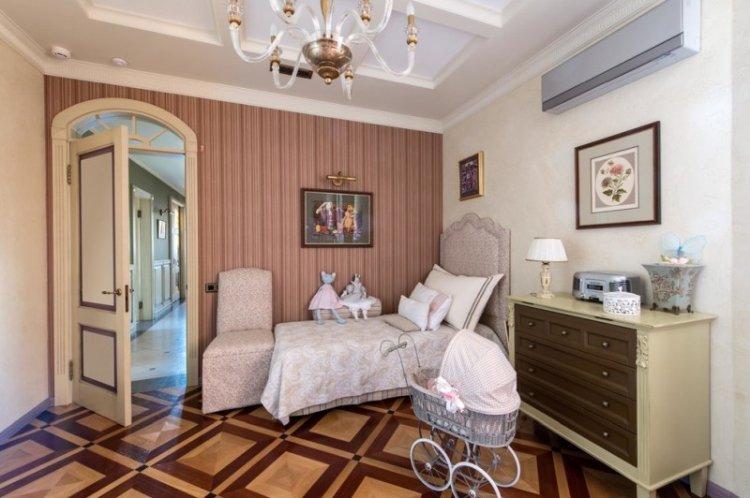 Plafonds en plaques de plâtre bouclés dans la chambre des enfants