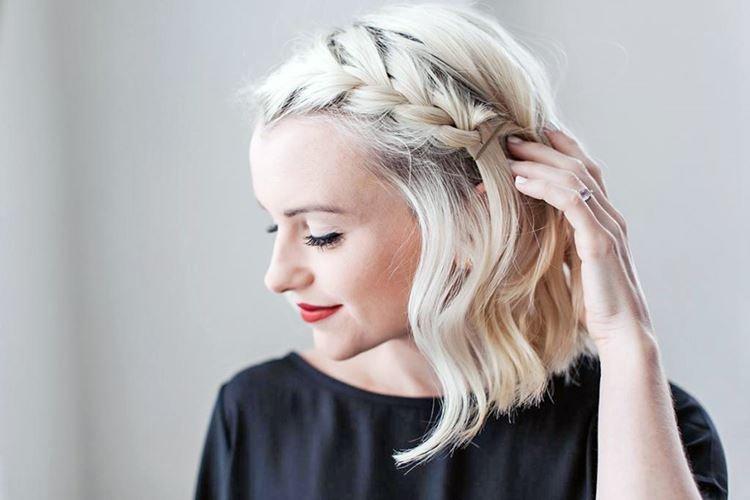 Tresse sur le côté - Coiffures pour tous les jours pour cheveux mi-longs