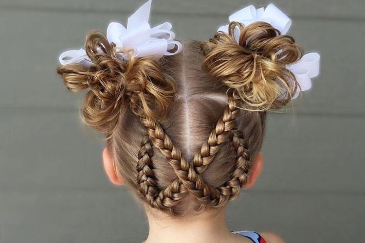 Queues de cheval à dos haut - Coiffures moyennes pour filles