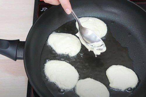 Crêpes de grand-mère au kéfir - une recette étape par étape