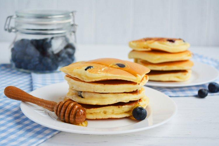 Crêpes luxuriantes au lait aigre - recettes