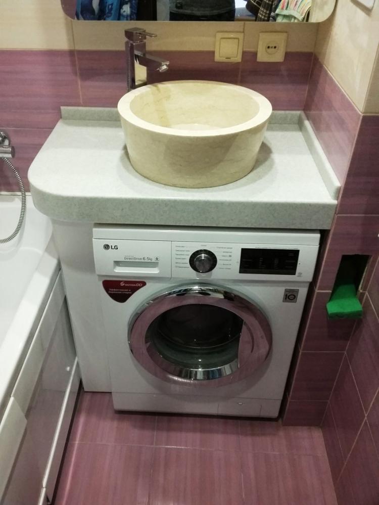 Évier au-dessus de la machine à laver - photo