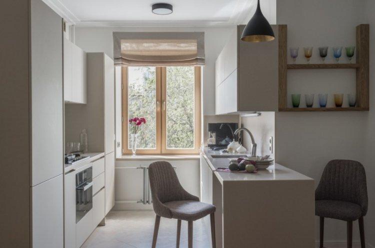 Stores romains dans la cuisine - photo de design d'intérieur