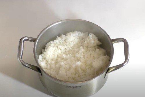 Rouleau épicé aux crevettes à la maison - une recette étape par étape