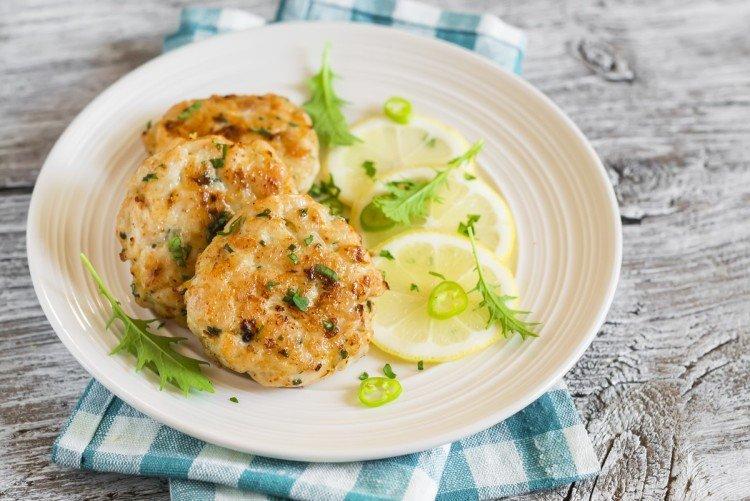 Escalopes de poitrine de poulet hachées sans œufs - recettes
