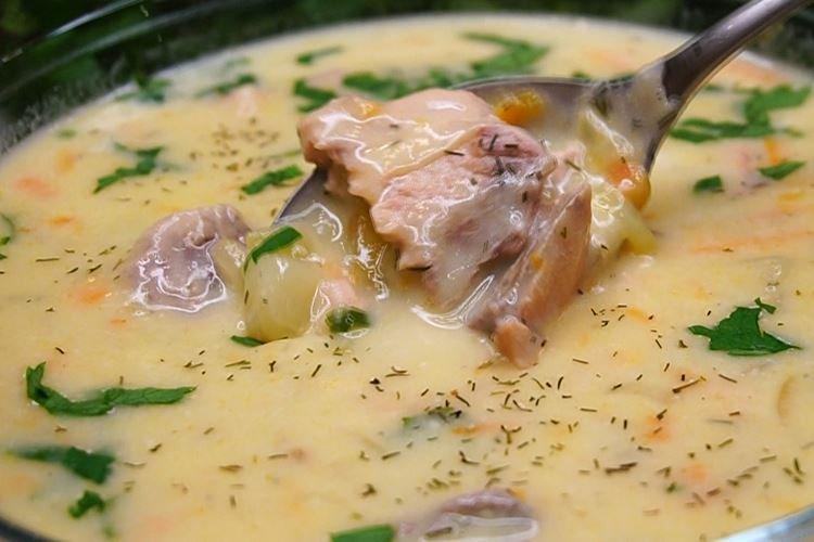 Soupe de poisson saumon rose en conserve aux épinards - recettes