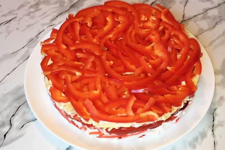 Salade de la mer rouge - une recette classique étape par étape avec une photo