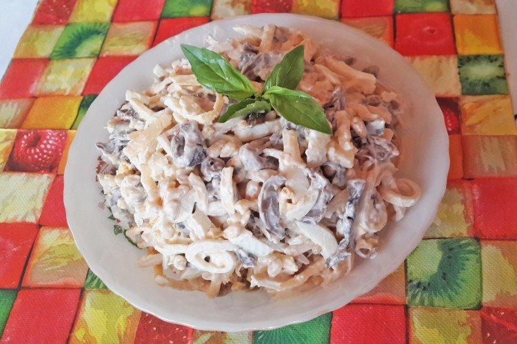 Salade de calamars, œuf et champignons - recettes